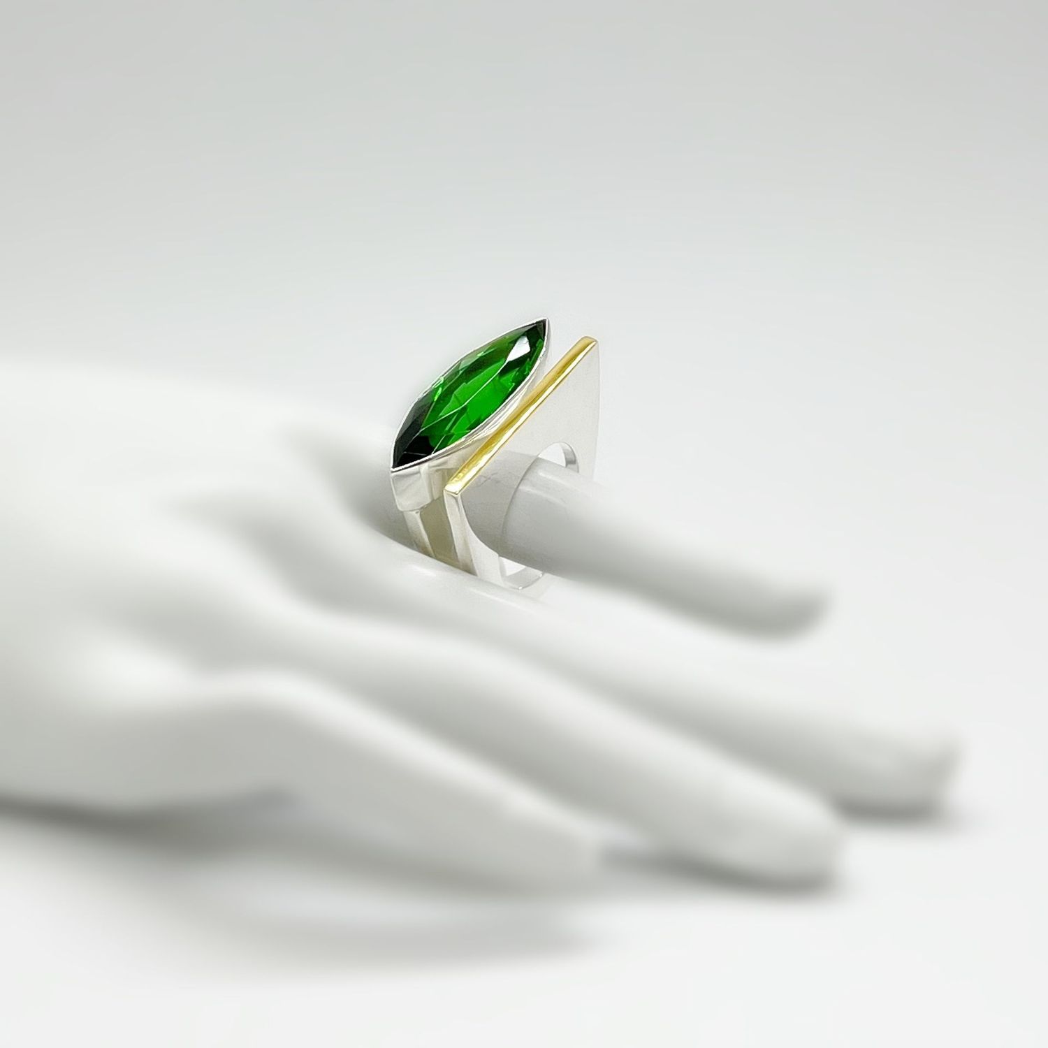 Ring Obsidian smaragdgrün navette "double side gold" - 1 x 3 cm