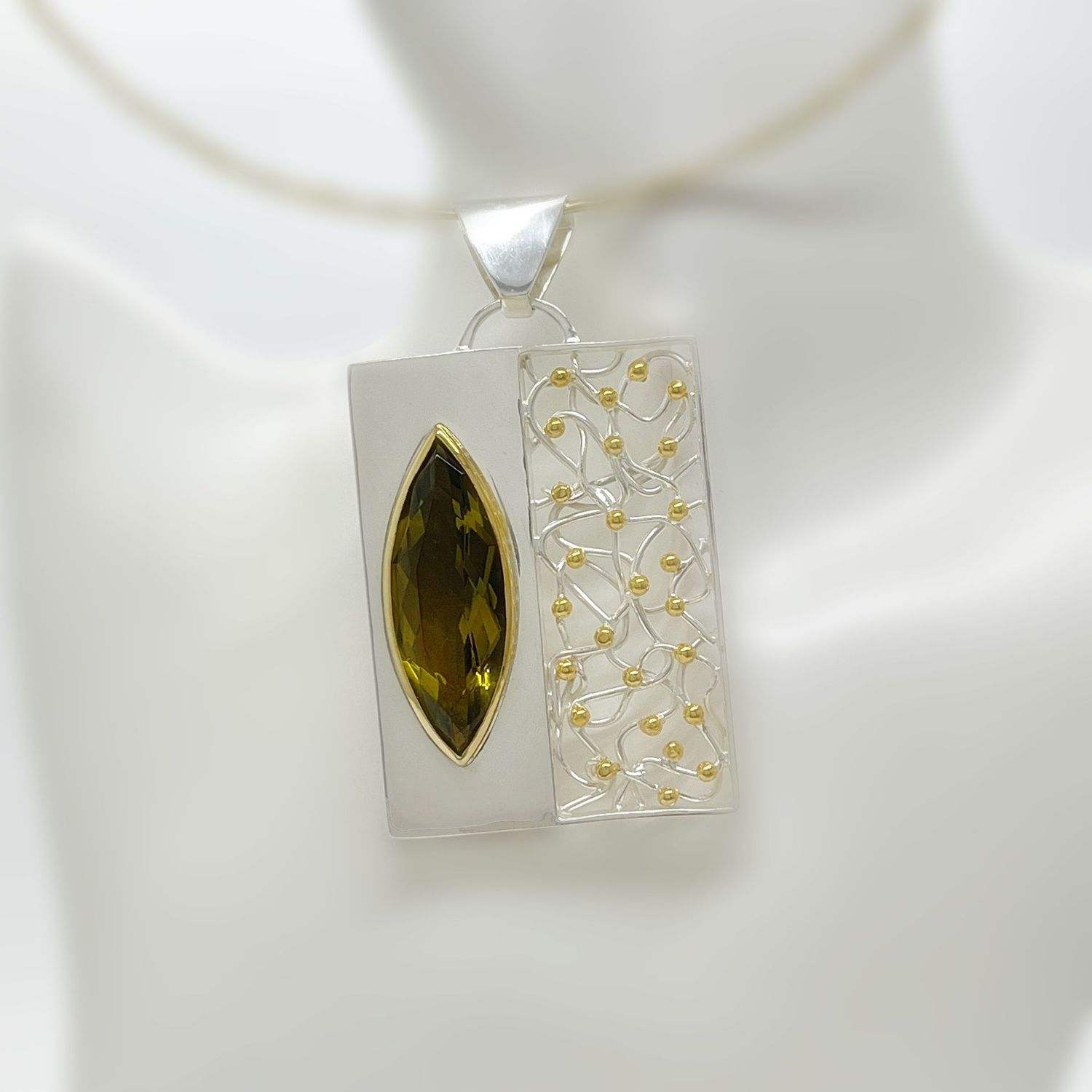 Anhänger Obsidian goldbraun navette "side tangle" - 1,5 x 4 cm