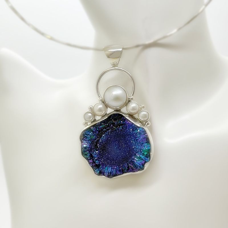 Unikat Anhänger Chalcedon Druse + Zuchtperlen Unikat Anhänger Chalcedon Druse + Zuchtperlen