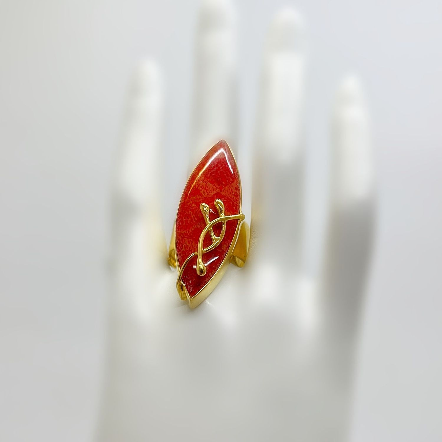 Ring Koralle (rec.) Navette ca. 1,5 x 4 cm