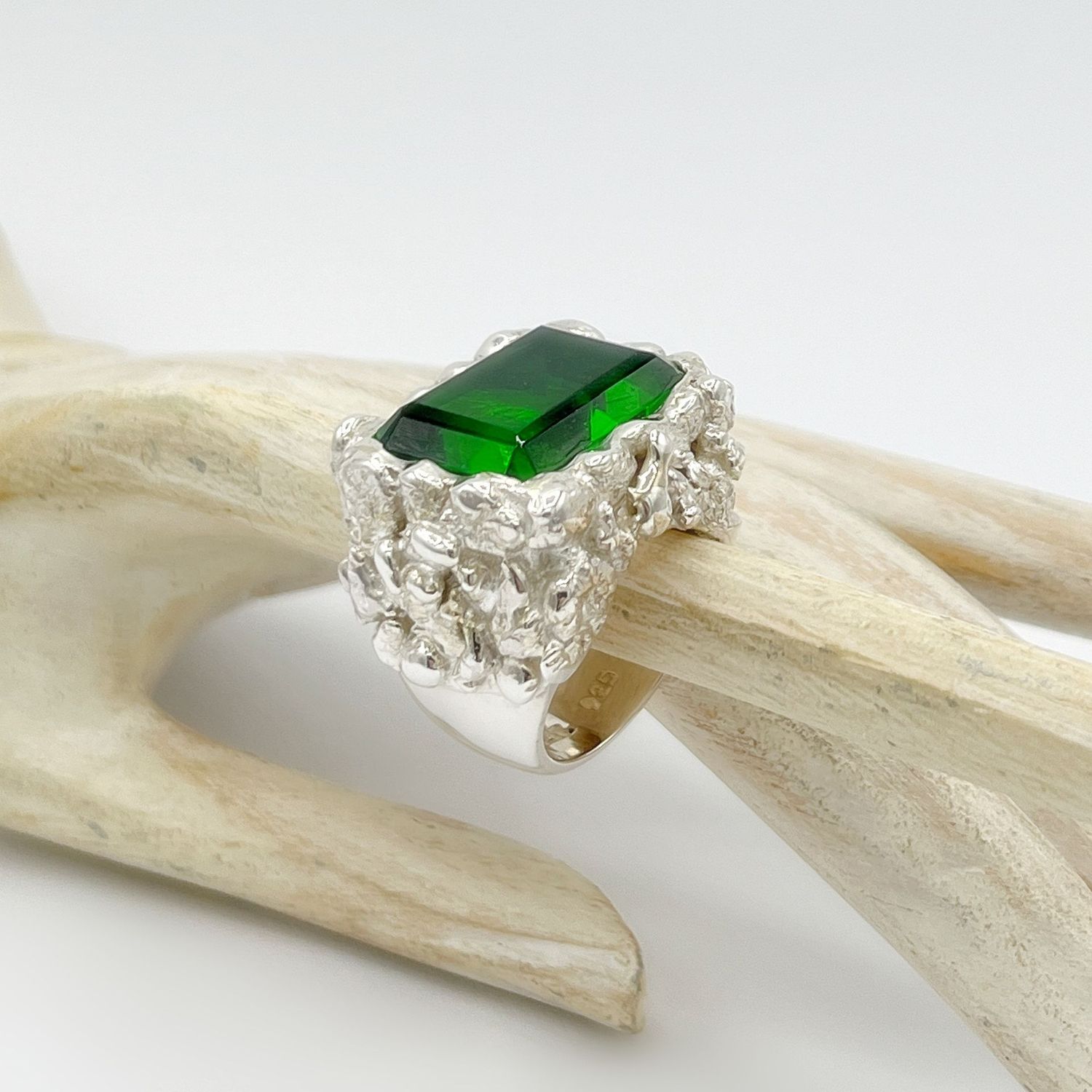 Ring obsidian smaragdgrün rechteckig "crushed"