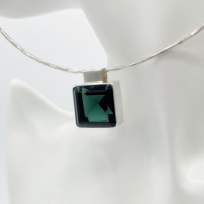 Anhänger Obsidian lichtschwarz quadratisch Anhänger Obsidian lichtschwarz quadratisch "box" - 2 x 2 cm