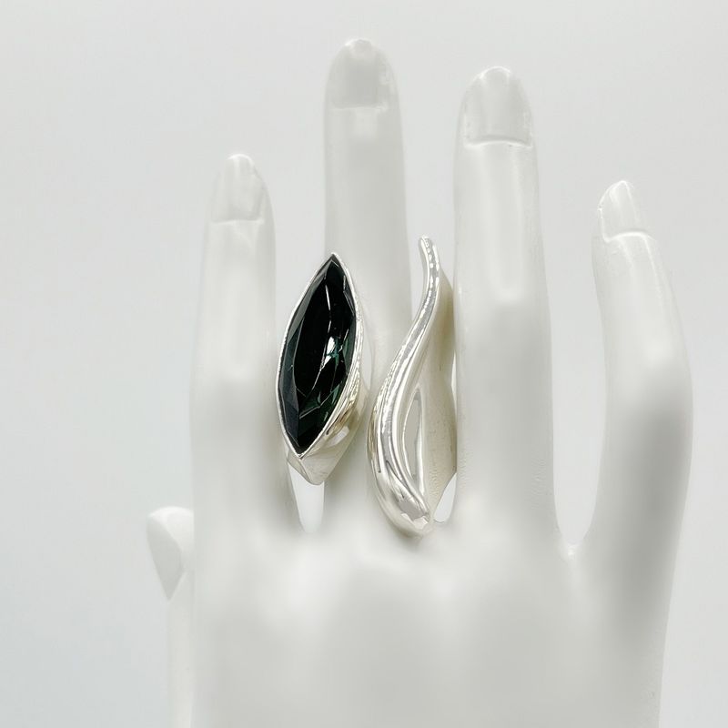 Ring Obsidian lichtschwarz navette Ring Obsidian lichtschwarz navette "elegant wave"