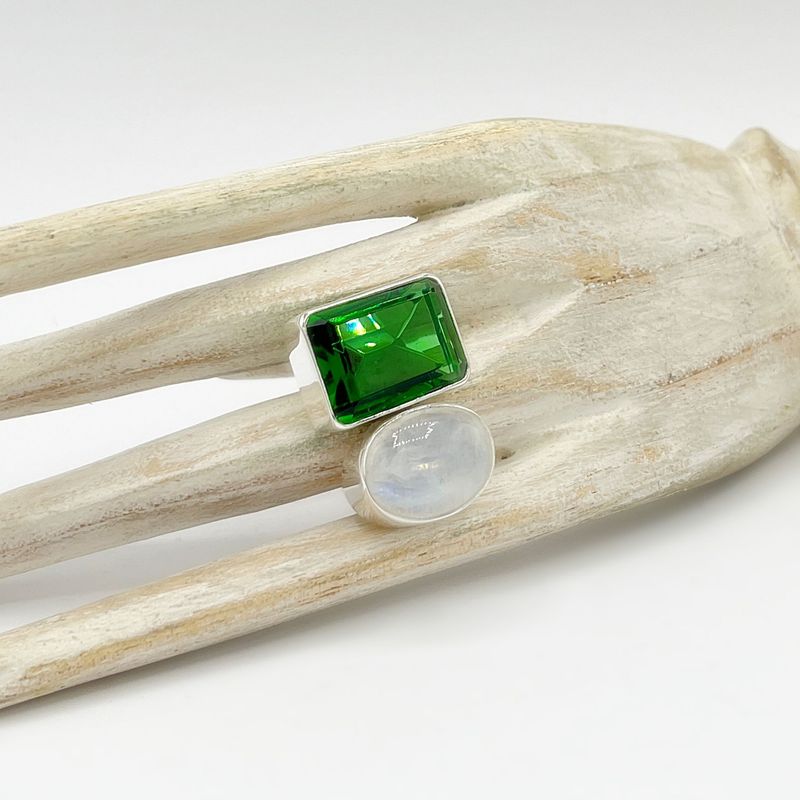 Ring Obsidian smaragdgrün + Regenbogenmondstein Ring Obsidian smaragdgrün + Regenbogenmondstein "twin"