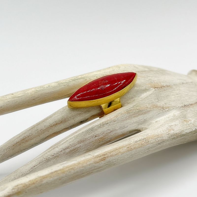 Ring Koralle (rec.) Navette ca. 1,5 x 4 cm Ring Koralle (rec.) Navette ca. 1,5 x 4 cm