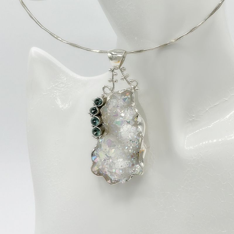 Unikat Anhänger Bergkristall (Angel Aura) + Obsidian meerblau Unikat Anhänger Bergkristall (Angel Aura) + Obsidian meerblau "snow white"