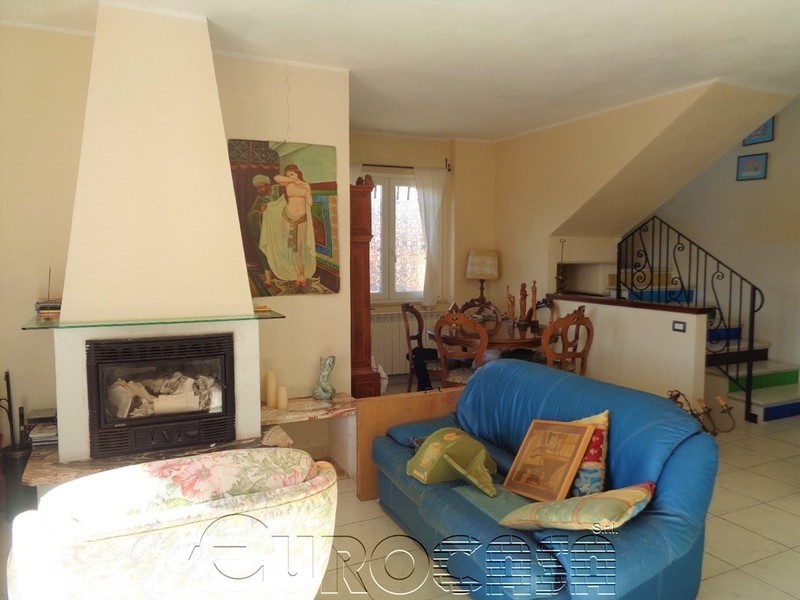 MONTELAGUARDIA. Villa bifamiliare di 300 mq con terreno MONTELAGUARDIA. Villa bifamiliare di 300 mq con terreno