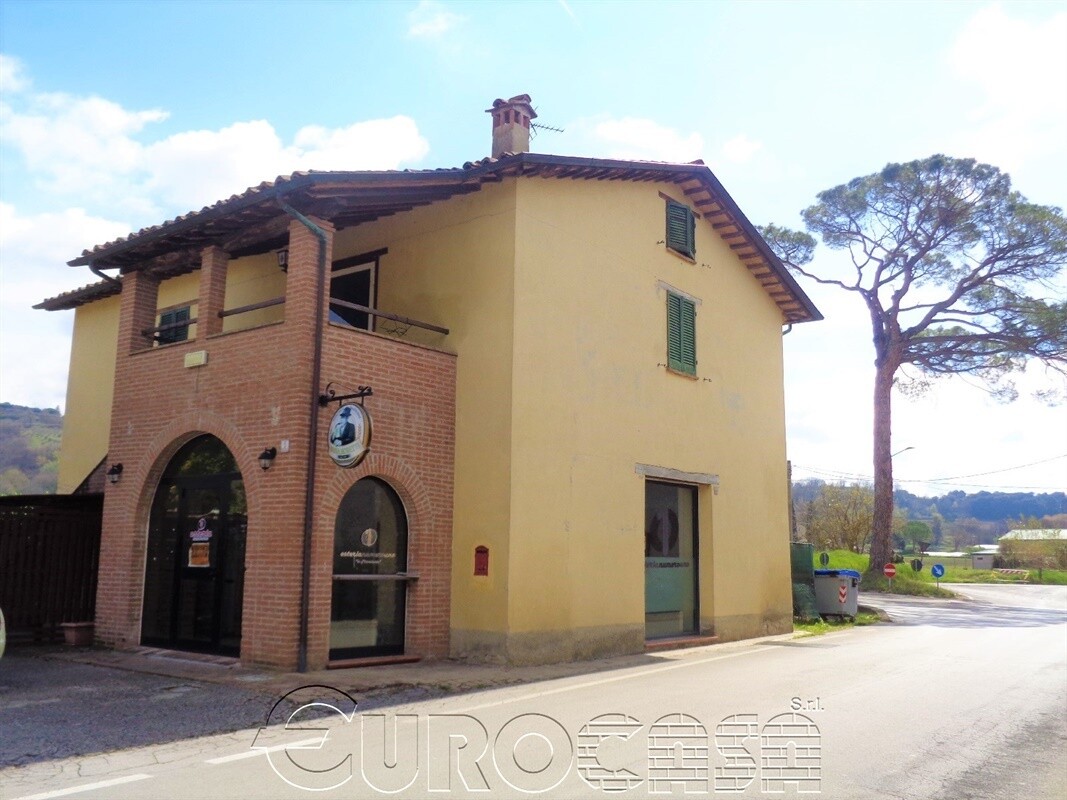SANT'ORFETO. Villa di 240 mq attualmente adibita a ristorante SANT'ORFETO. Villa di 240 mq attualmente adibita a ristorante