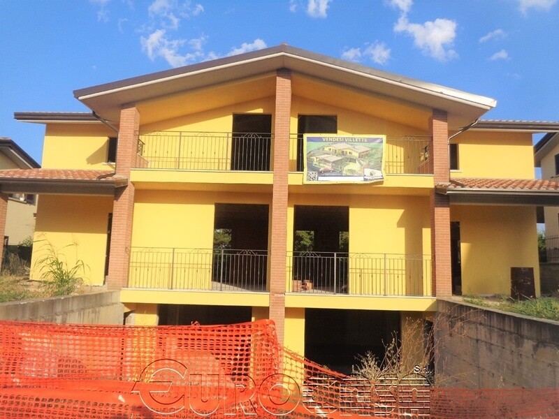 COLLESTRADA. Villa bifamiliare di 180 mq di nuova costruzione COLLESTRADA. Villa bifamiliare di 180 mq di nuova costruzione