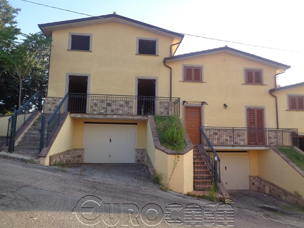 FRATTICIOLA SELVATICA. Villa a schiera capotesta di nuova costruzione di 180 mq