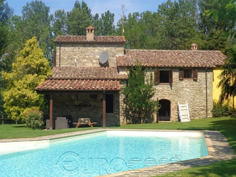 UMBERTIDE. Proprietà con due casali, piscina e parco privato UMBERTIDE. Proprietà con due casali, piscina e parco privato