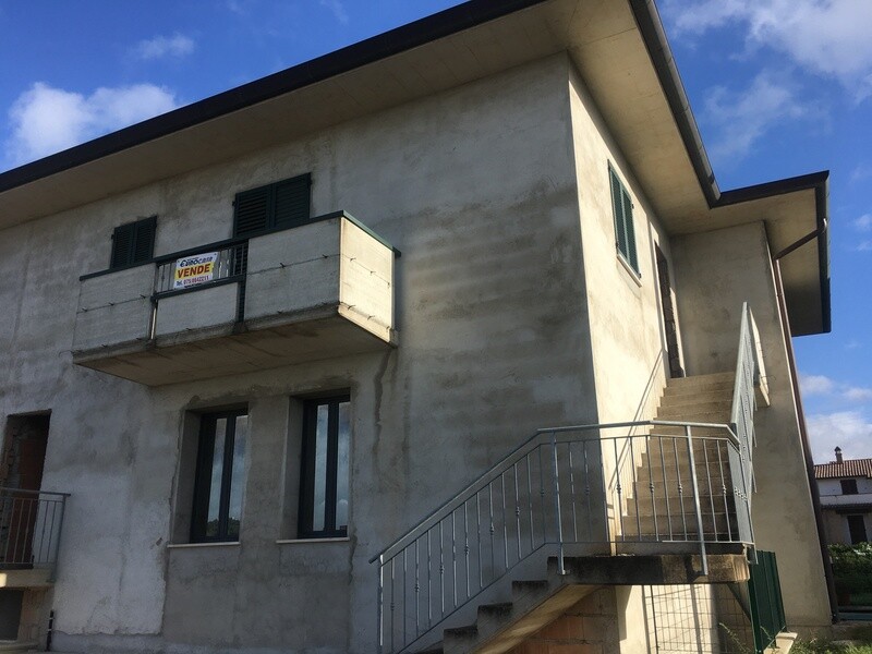 CINQUEMIGLIA. Appartamento nuovo di 130 mq con ingresso indipendente CINQUEMIGLIA. Appartamento nuovo di 130 mq con ingresso indipendente