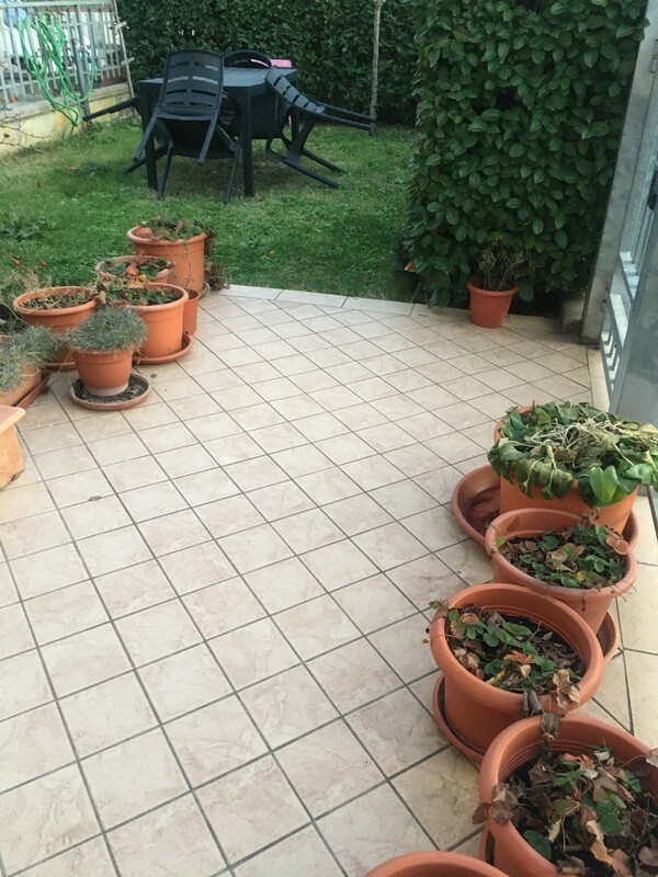 CINQUEMIGLIA. Appartamento indipendente seminuovo con taverna e giardino CINQUEMIGLIA. Appartamento indipendente seminuovo con taverna e giardino