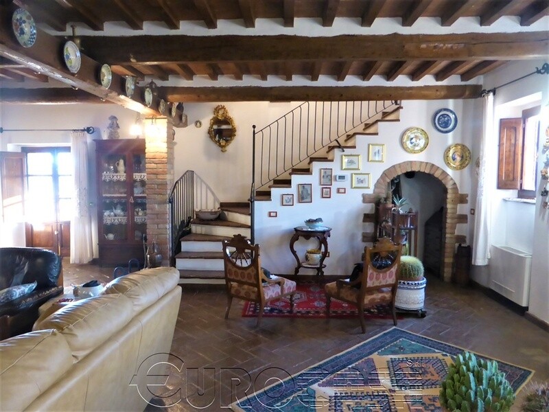 MONTONE. Casale con dependance, piscina ed ampio terreno MONTONE. Casale con dependance, piscina ed ampio terreno