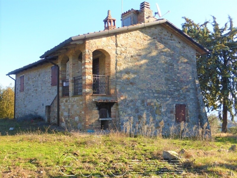UMBERTIDE. Casale di 150 mq con terreno e magnifica veduta panoramica UMBERTIDE. Casale di 150 mq con terreno e magnifica veduta panoramica