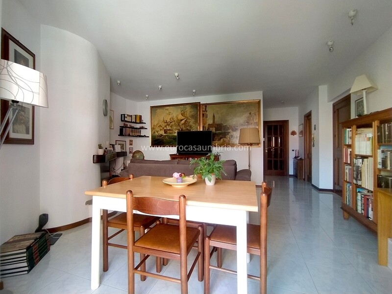 FUORI LE MURA. Appartamento di 85 mq in piccola palazzina FUORI LE MURA. Appartamento di 85 mq in piccola palazzina