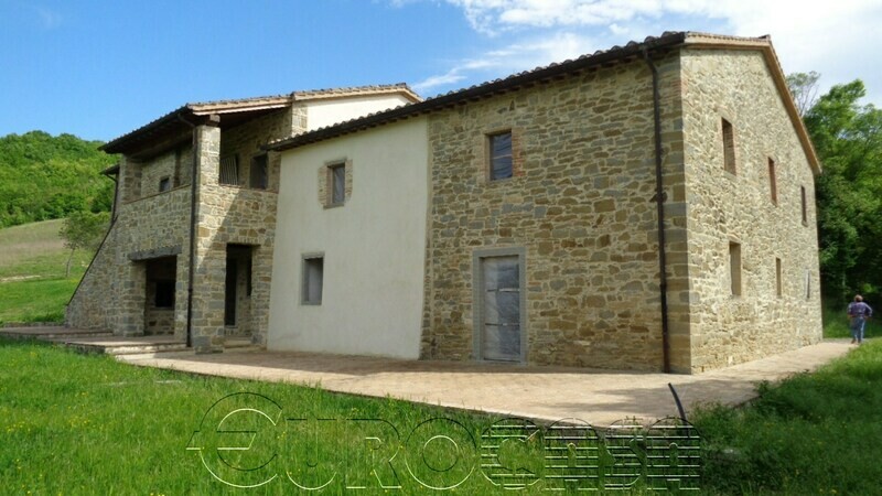 UMBERTIDE. Azienda con 42 ha di terreno e casale con annessi UMBERTIDE. Azienda con 42 ha di terreno e casale con annessi