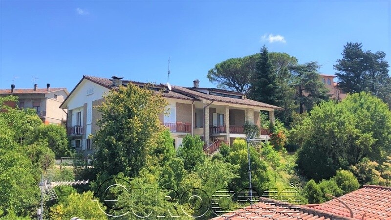 S.ORFETO. Villa indipendente di oltre 300 mq con grandi terrazze e giardino privato