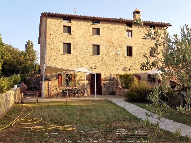 MONTONE. Porzione indipendente di 120 mq in casale ristrutturato MONTONE. Porzione indipendente di 120 mq in casale ristrutturato