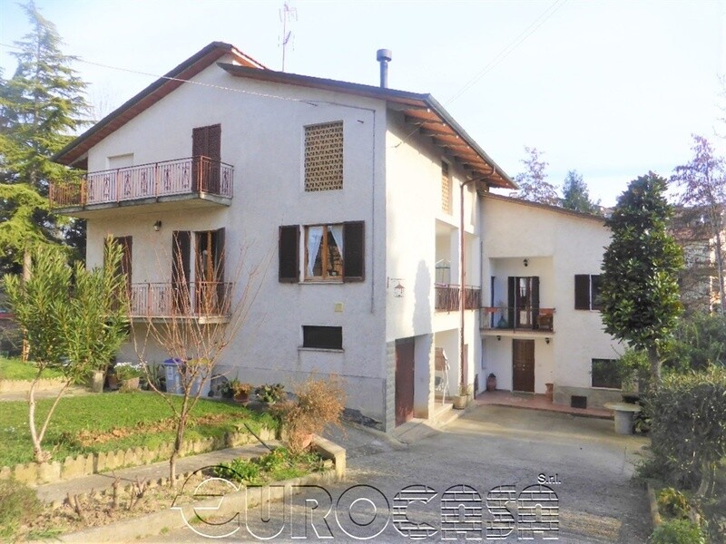 UMBERTIDE. Palazzina bifamiliare di 355 mq con corte privata UMBERTIDE. Palazzina bifamiliare di 355 mq con corte privata