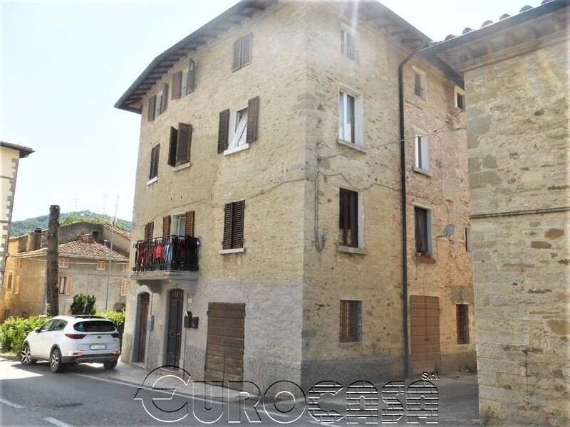 NICCONE. Appartamento ristrutturato di 70 mq in palazzina trifamiliare NICCONE. Appartamento ristrutturato di 70 mq in palazzina trifamiliare
