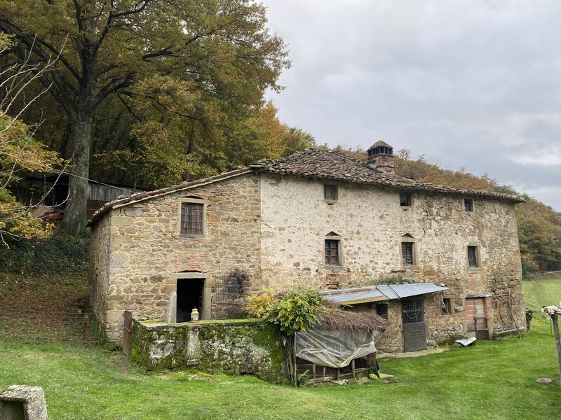 VOLTERRANO. Casale in pietra di 200 mq da ristrutturare VOLTERRANO. Casale in pietra di 200 mq da ristrutturare