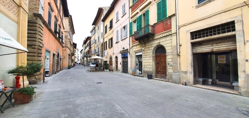 CENTRO STORICO. Locale commerciale di 26 mq in Corso V. Emanuele CENTRO STORICO. Locale commerciale di 26 mq in Corso V. Emanuele