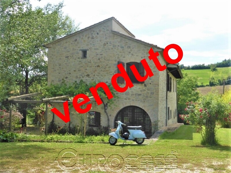 MONTONE. Casale di 300 mq finemente ristrutturato con parco privato MONTONE. Casale di 300 mq finemente ristrutturato con parco privato