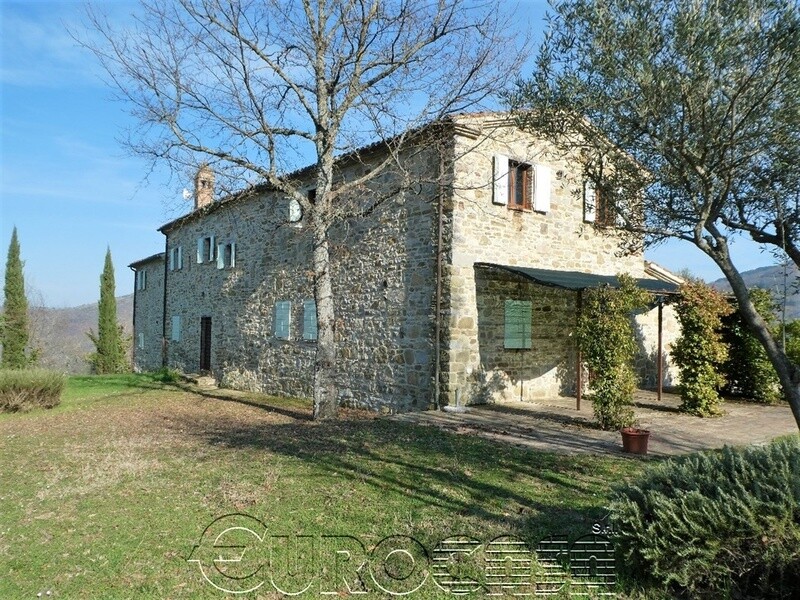 VALLE DEL NICCONE. Casale ristrutturato di 250 mq con piscina VALLE DEL NICCONE. Casale ristrutturato di 250 mq con piscina