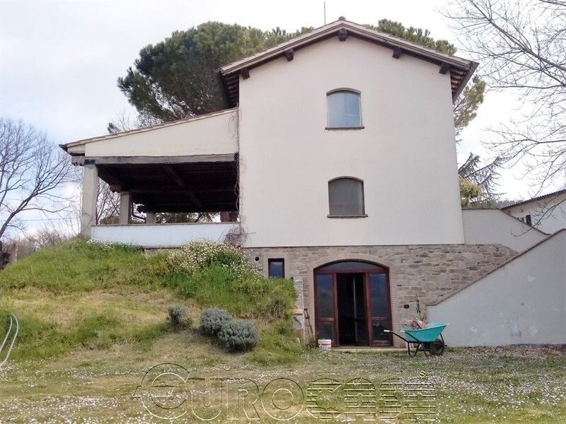 UMBERTIDE. Villa indipendente di 140 mq con ampio giardino UMBERTIDE. Villa indipendente di 140 mq con ampio giardino