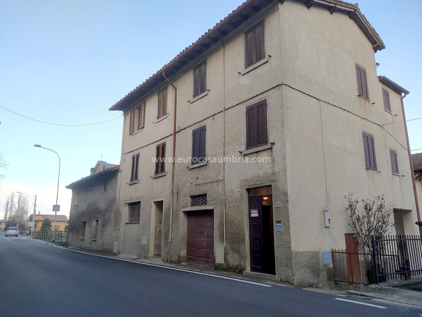 FABBRECCE. Cielo terra indipendente di 150 mq con terreno privato FABBRECCE. Cielo terra indipendente di 150 mq con terreno privato