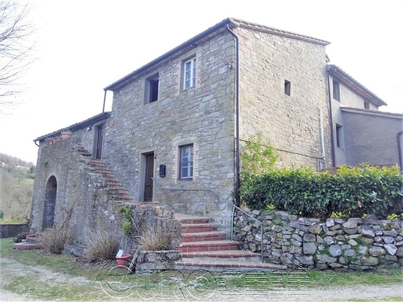 CORTONA. Casale con 2 appartamenti CORTONA. Casale con 2 appartamenti