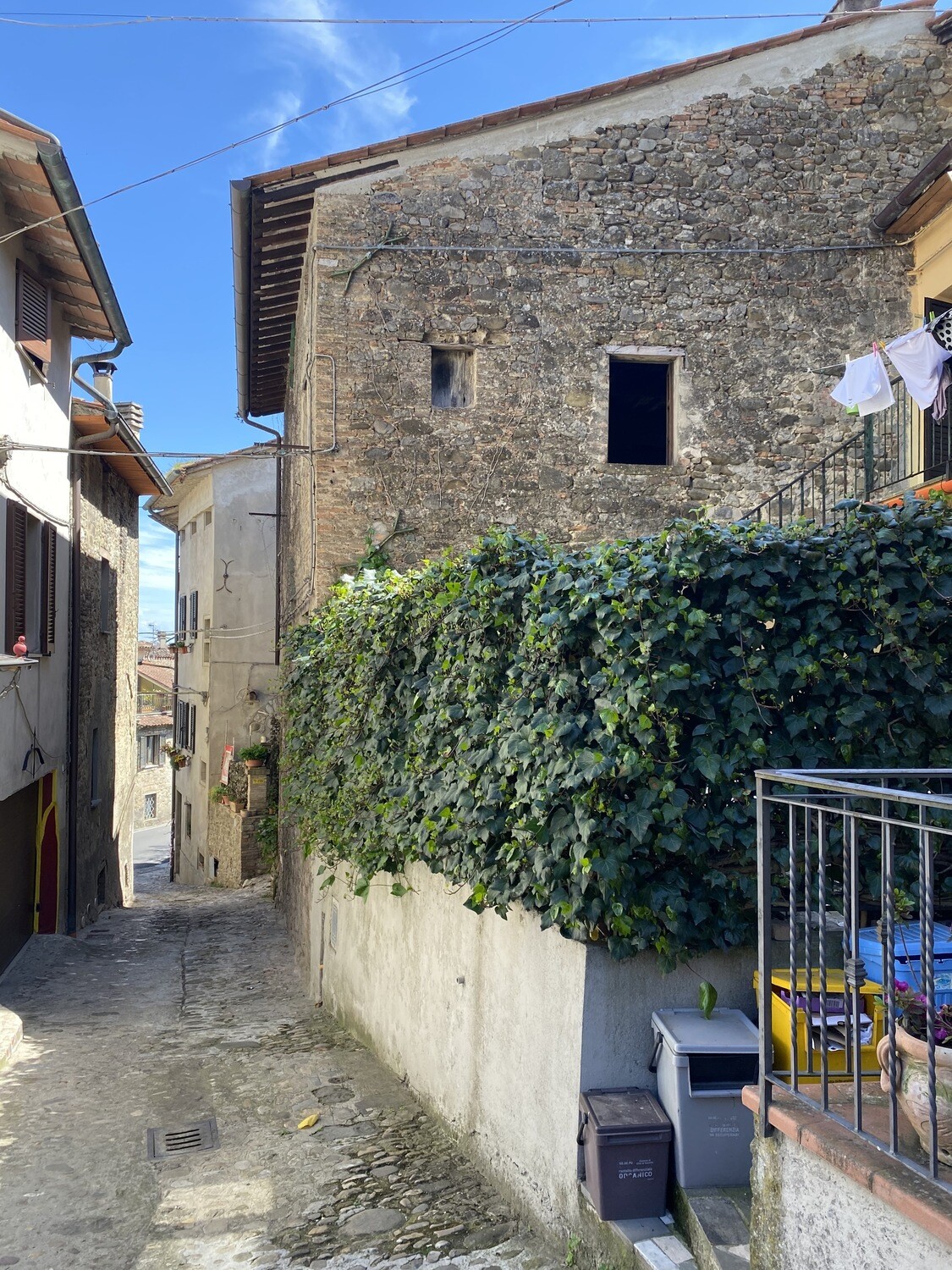SAN SECONDO. Cielo terra indipendente di 250 mq SAN SECONDO. Cielo terra indipendente di 250 mq