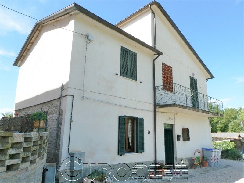 MONTECASTELLI. Casa indipendente di 140 mq con ampio terreno privato MONTECASTELLI. Casa indipendente di 140 mq con ampio terreno privato