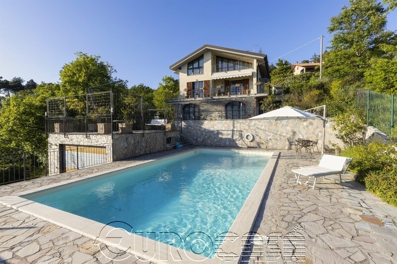 LAGO TRASIMENO. Villa con piscina, parco e panorama sul lago LAGO TRASIMENO. Villa con piscina, parco e panorama sul lago