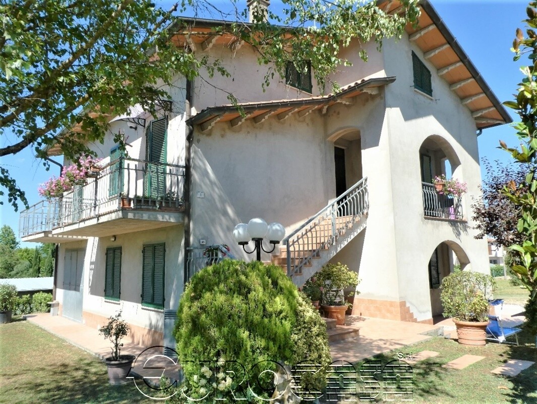 VERNA. Intera villa bifamiliare con giardino VERNA. Intera villa bifamiliare con giardino