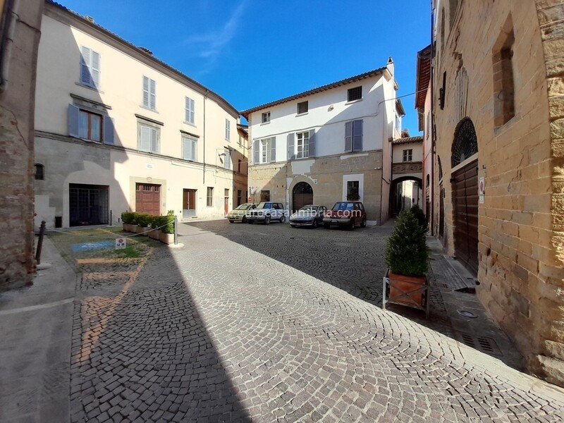 CENTRO STORICO. Abitazione signorile di 160 mq con terrazza in palazzo d'epoca con ascensore CENTRO STORICO. Abitazione signorile di 160 mq con terrazza in palazzo d'epoca con ascensore