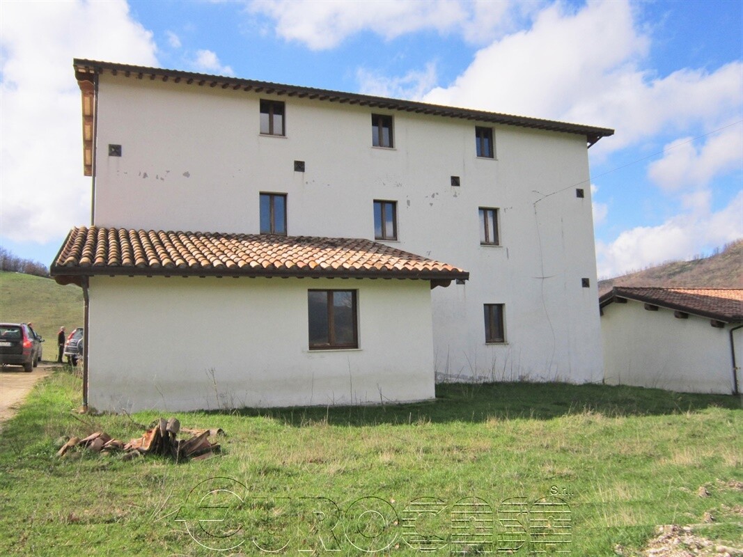 COSTACCIARO. Azienda di 100 ha con abitazione grezza COSTACCIARO. Azienda di 100 ha con abitazione grezza