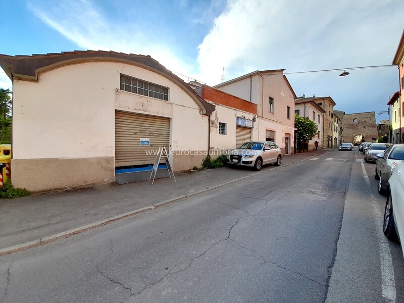 CITTA' DI CASTELLO. Locale di 60 mq ad uso garage/magazzino vicino al centro