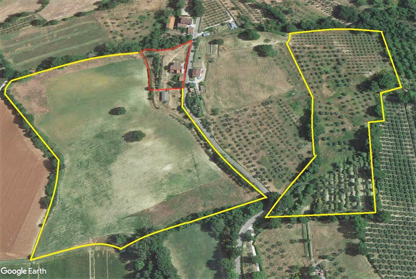 ASSISI. Casale con terreno, oliveto, annesso e capannone