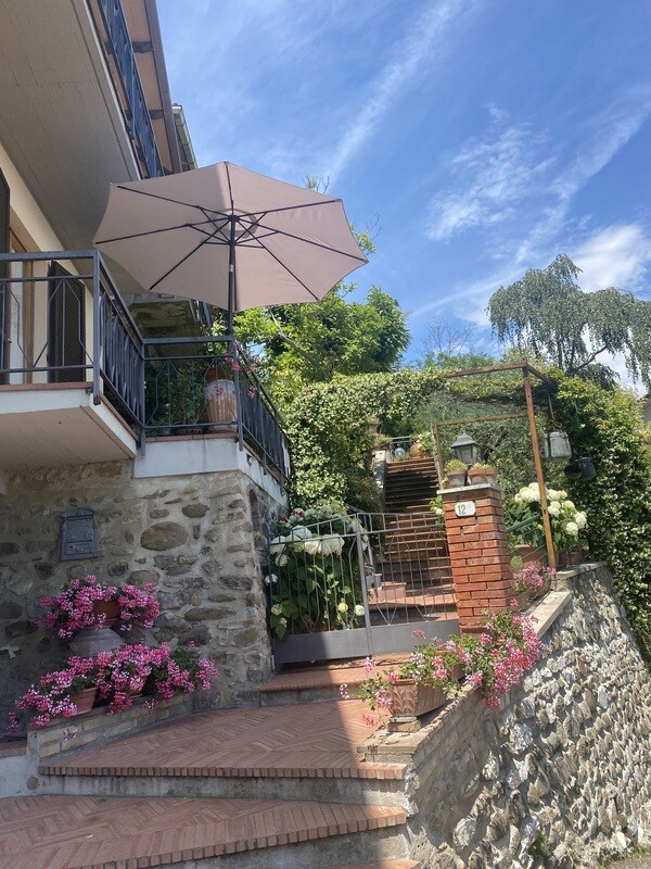 TRESTINA. Porzione indipendente con giardino in zona panoramica TRESTINA. Porzione indipendente con giardino in zona panoramica