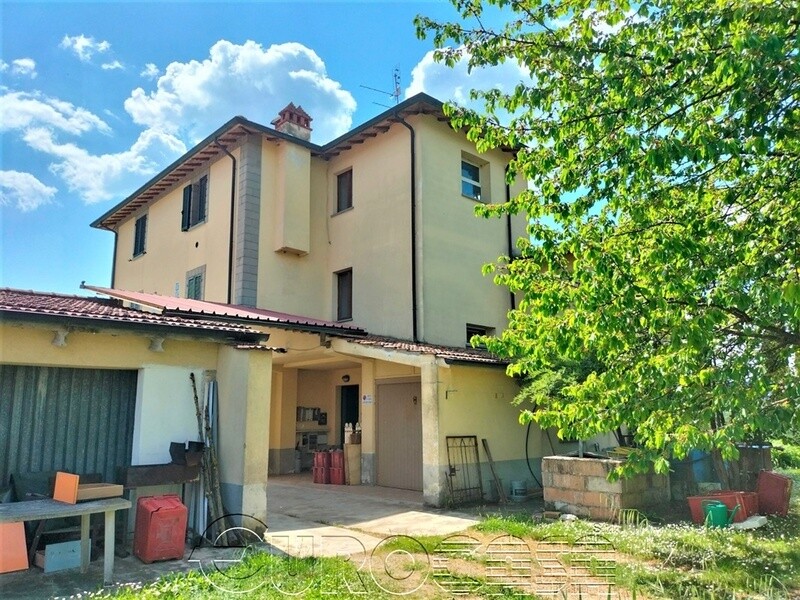 UMBERTIDE. Appartamento di 100 mq. con giardino UMBERTIDE. Appartamento di 100 mq. con giardino