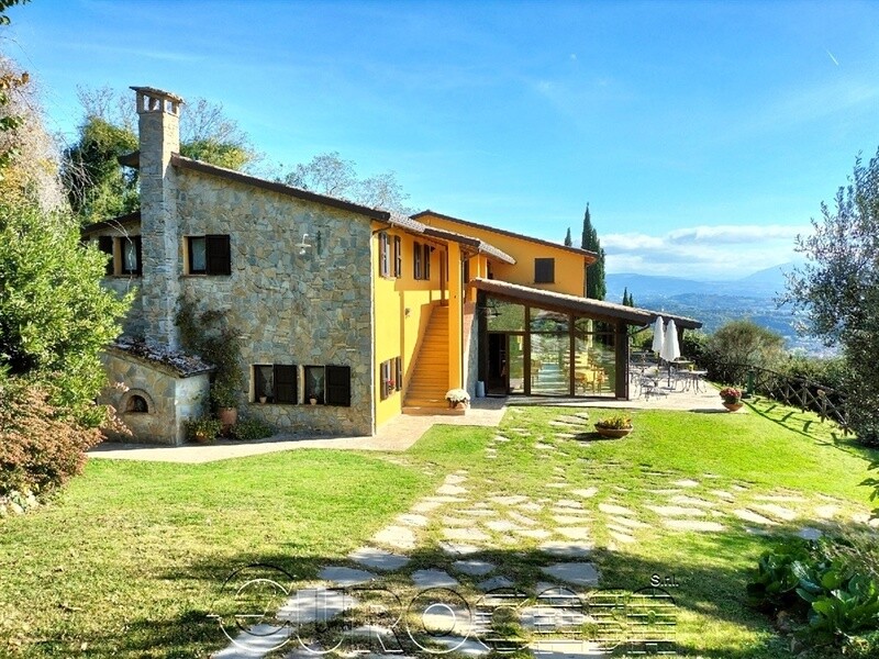 PERUGIA. Agriturismo con piscina e 4 ha di terreno PERUGIA. Agriturismo con piscina e 4 ha di terreno