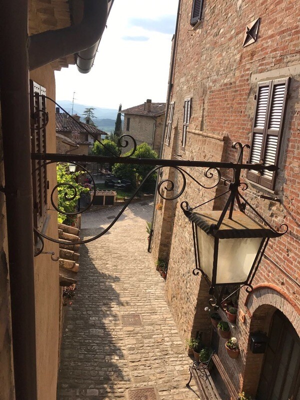 MONTONE. Abitazione indipendente di 110 mq nella piazza principale MONTONE. Abitazione indipendente di 110 mq nella piazza principale