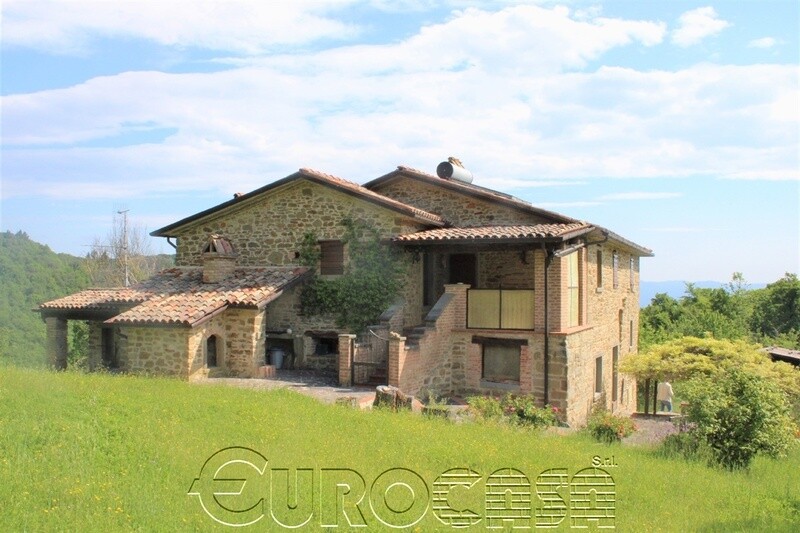 Monte s.m. Tiberina. Casale con 9 ha di terreno Monte s.m. Tiberina. Casale con 9 ha di terreno