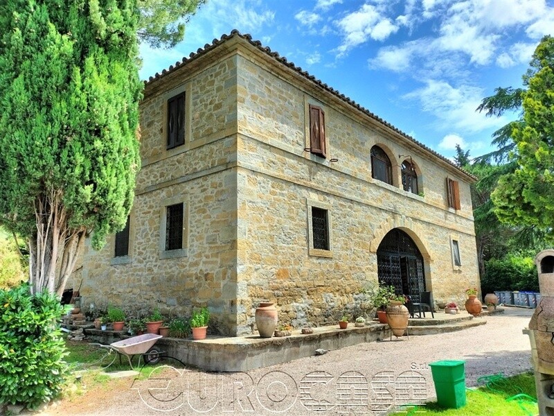MAGIONE. Villa d'epoca anche per attività di B&B MAGIONE. Villa d'epoca anche per attività di B&B