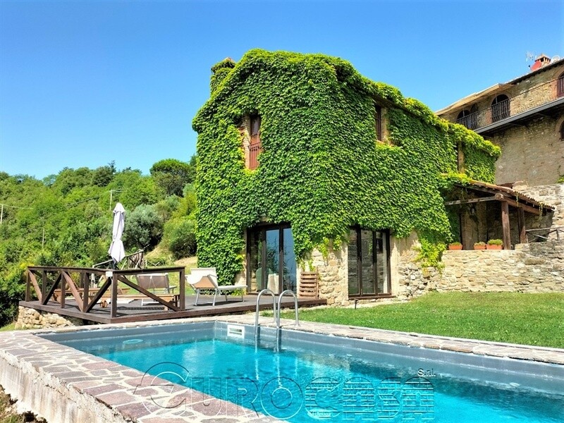 RANCOLFO. Casaletto con piscina ed annesso RANCOLFO. Casaletto con piscina ed annesso
