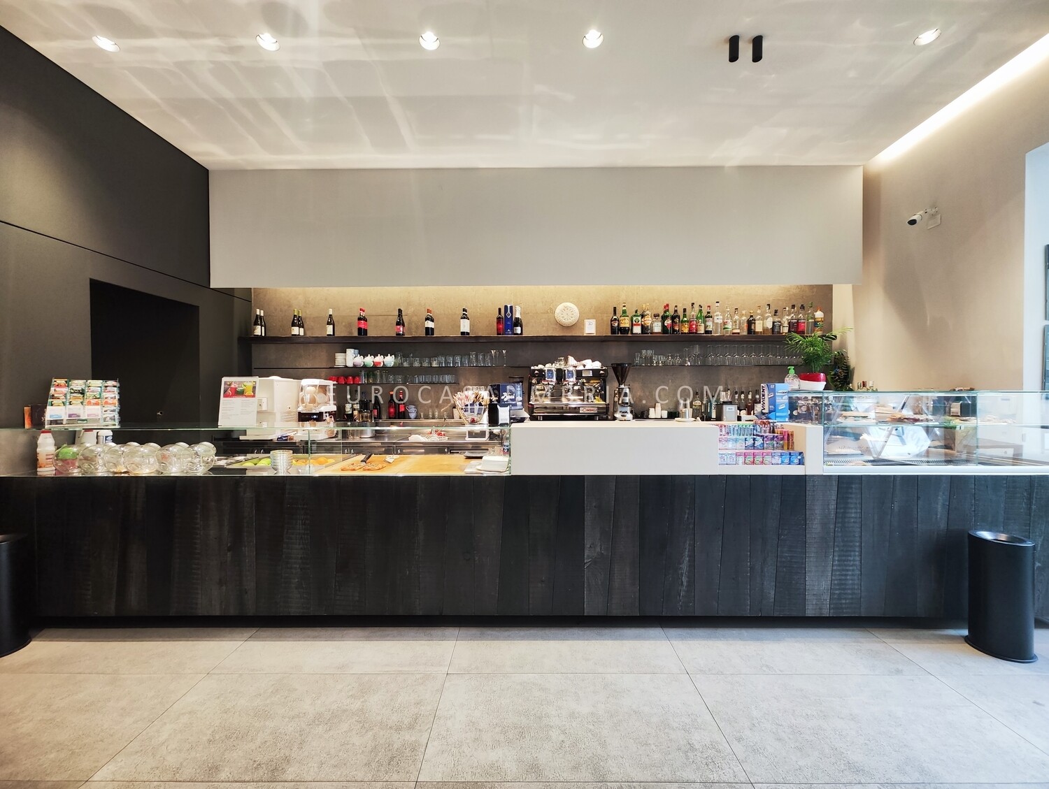CENTRO STORICO. Avviata attività di bar in posizione centrale