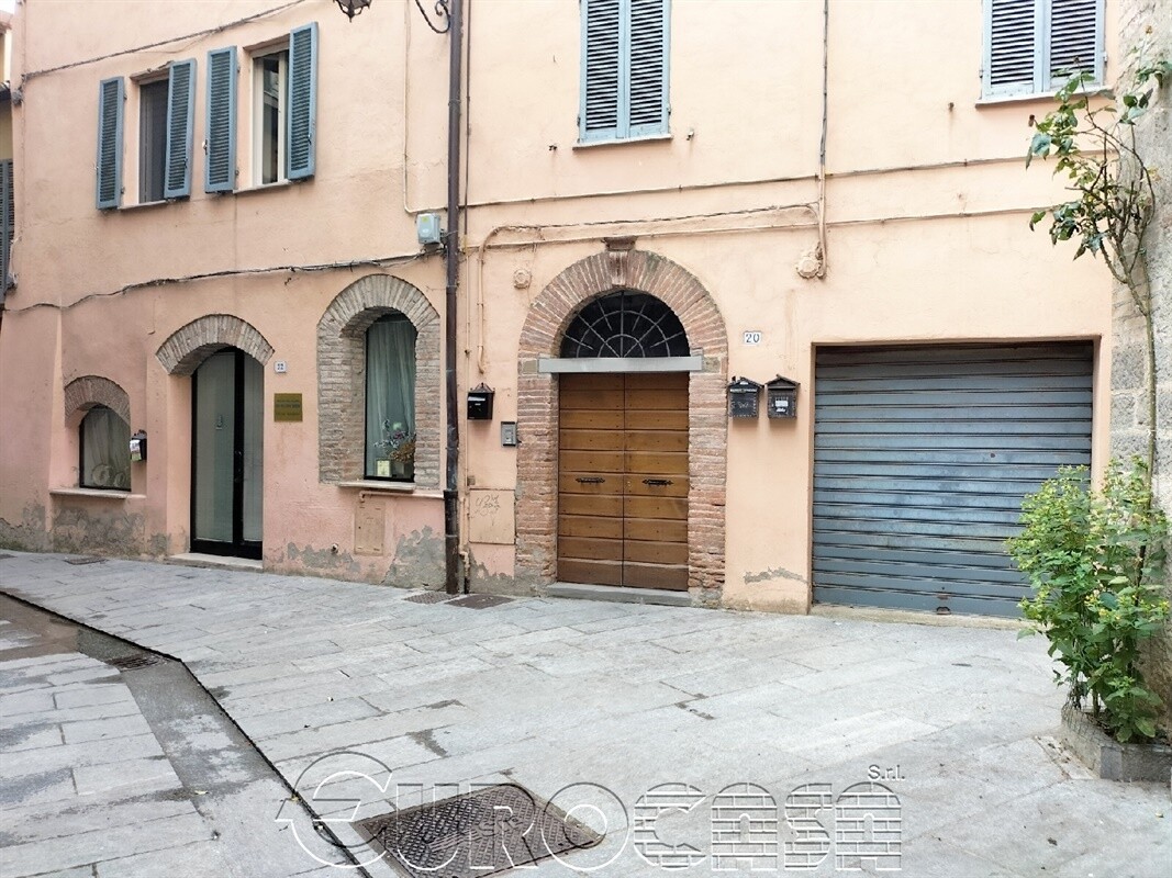 UMBERTIDE. Cantina vicino Piazza Matteotti UMBERTIDE. Cantina vicino Piazza Matteotti