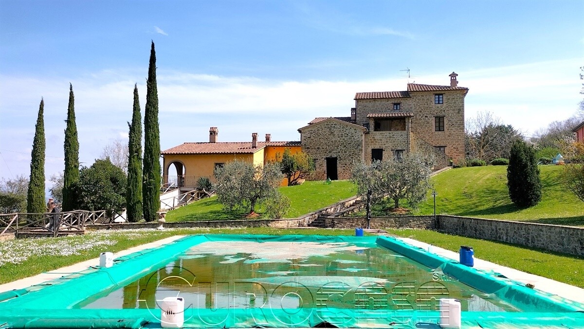 CITTA' DI CASTELLO. Splendido casale con 8 appartamenti CITTA' DI CASTELLO. Splendido casale con 8 appartamenti